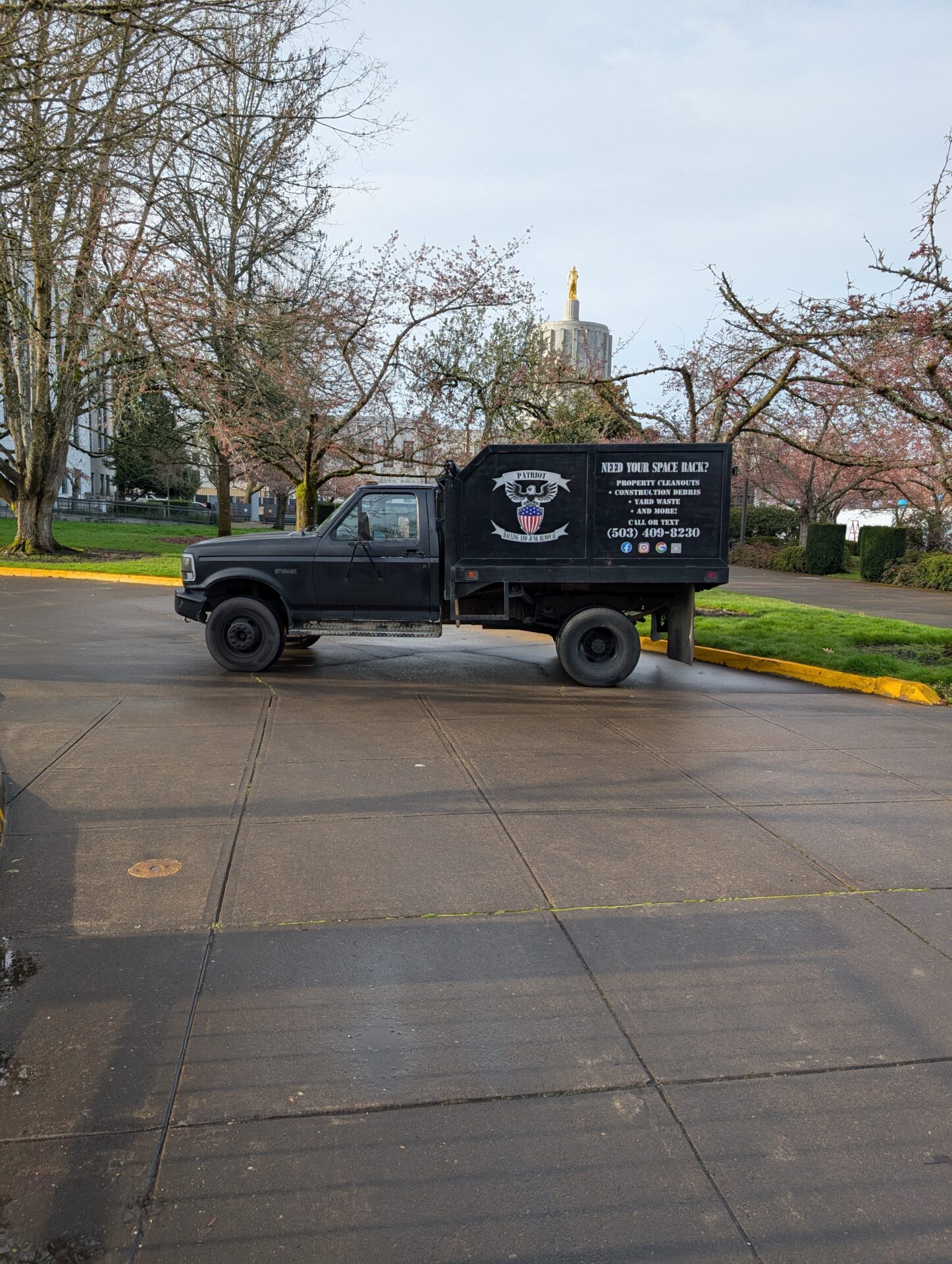 Capitol Junk removal Garage with unwanted household items